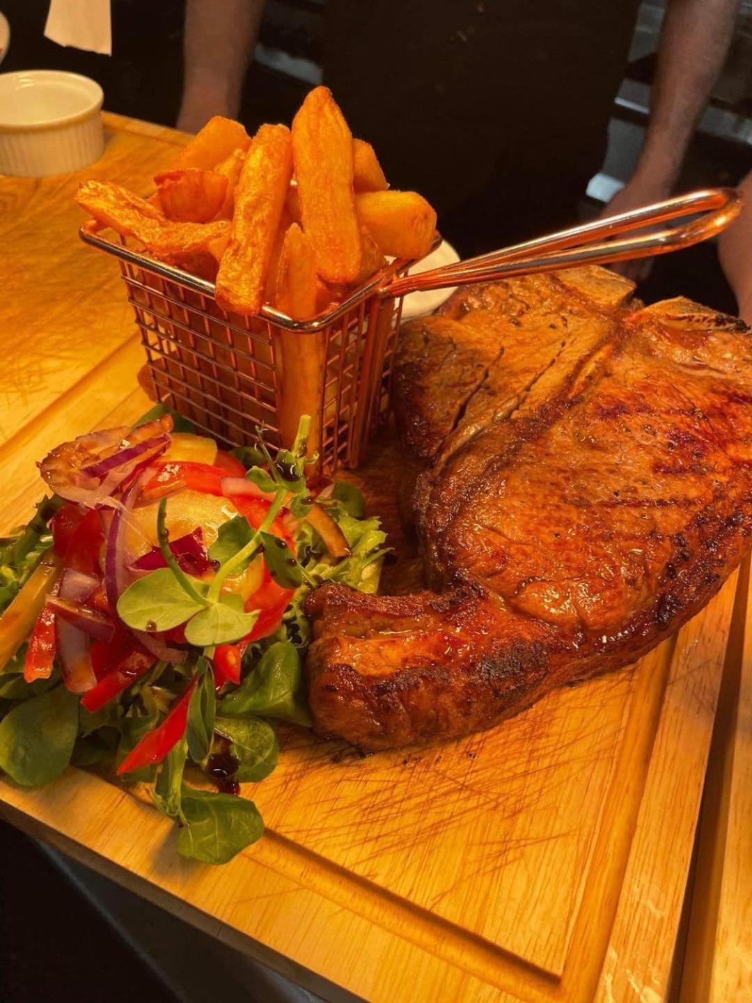The Manor Inn Pub And Steakhouse, Fridaythorpe, Driffield 约克 外观 照片